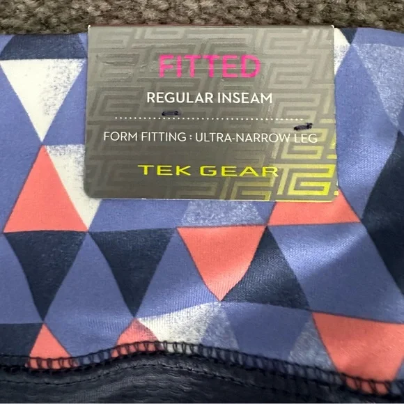 Tekgear workout set-fitted capri & tee size large - Picture 4 of 5